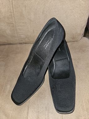Villager Sz 9M Black 2" Heel Comfort Pumps